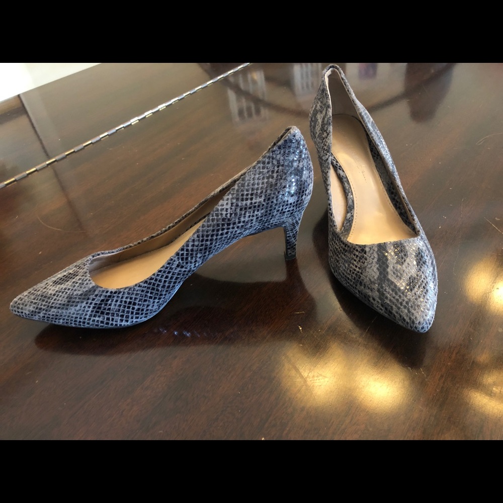 Banana Republic Snake leather pumps